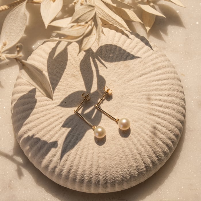 Pearl Bar Drop Studs