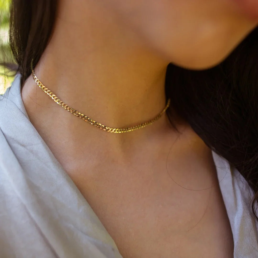 10k-gold-curb-chain-on-model